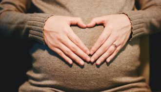 Mit der Baby Care-App und der IKK BB gesund durch die Schwangerschaft